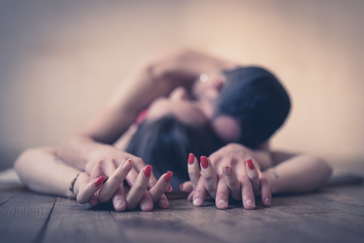 L'heure de la finale pour notre photo de profil a sonner ! 

A  vous de choisir avec le sondage sous ce post ! 

Vous avez 24h !

On espère que vous avez apprécié ces petits sondages pour notre retour. 

Bon week-end 
Photo 1                           photo 2