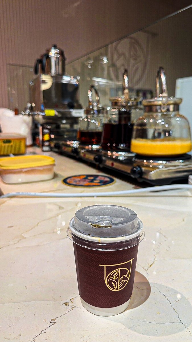 لحظاتك الهاديه تبدأ بِـ رشفة
[ شاي ] ..
نكهـه تنعش الحـواس ، وتخلي
الوقت أهدى وأجمل لأن الشاي
ليش مشروب بل هو ( مزاج ) .

#مشروبك_المفضل_قهوه_ولا_شاي