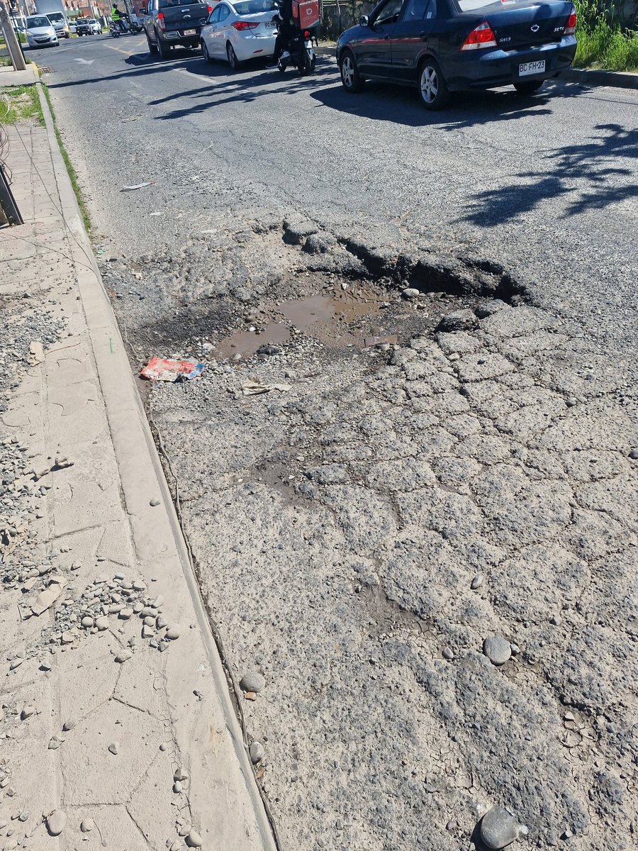 <a href="/TomasVodanovic/">Tomás Vodanovic</a> <a href="/lavozdemaipu/">La Voz de Maipú</a> <a href="/SMAPA_MAIPU/">SMAPA</a> <a href="/MaipuMunicipio/">Maipú Municipio</a>  alcalde peligro de accidente GRAN EVENTO PRODUCTO DE FILTRACIONES , MAS PASADA DE MICROS SILVA CARVALLO AL LLEGAR A 4 PONIENTE,  MUCHO TIEMPO ASI!!!! VA PARA EL AÑO, EVITEMOS ACCIDENTE URGENTE!!!!!!!