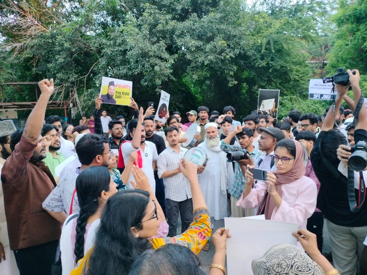 FreeUmarKhalid1's tweet photo. "Freedom March" in JNU today in solidarity with all political prisoners as Umar Khalid completed 5 years in jail. https://t.co/Zwu0cyMYqt