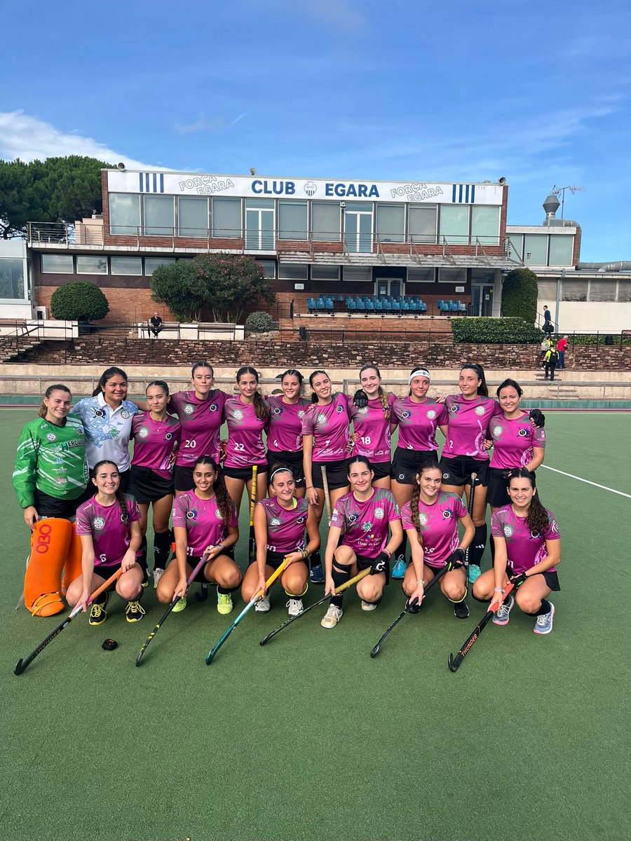CDHMlgcarranque's tweet photo. ¡Hacemos historia!
Nuestro equipo femenino del Málaga Rincón de la Victoria Hockey consigue su primera victoria en División de Honor B, imponiéndose por 0-1 al Egara Hockey en Terrassa. https://t.co/6AsyHmuTST