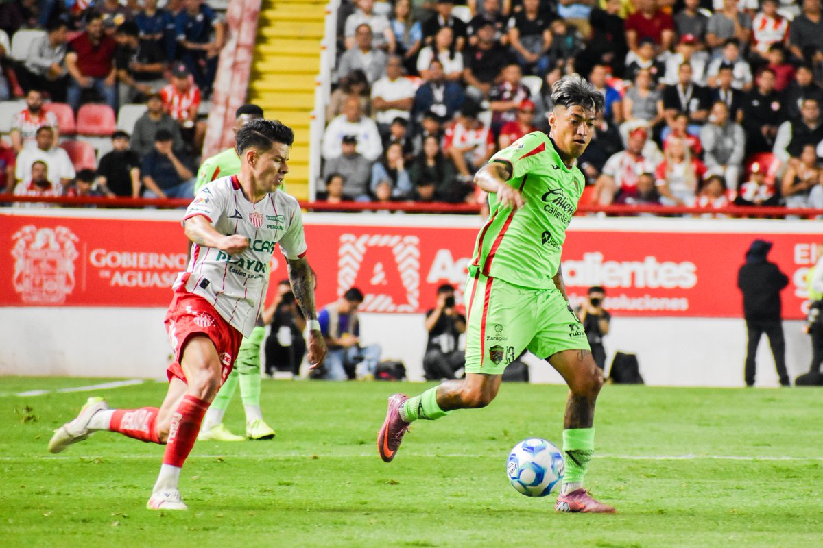 entrebalones_mx's tweet photo. que dio resultados rápidamente. Necaxa tomó el control del balón y empezó a dominar el encuentro, generando peligro constante en el área rival. La insistencia rindió frutos al minuto 72, cuando Tomás Badaloni remató de cabeza para poner el empate en el marcador. https://t.co/cGOX3aF79E