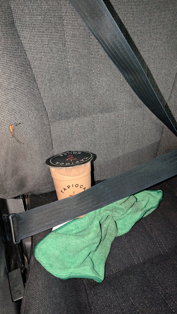 maydaydphan's tweet photo. Milk tea delivery #corolla #ae86 https://t.co/AQnPbIJ2RU