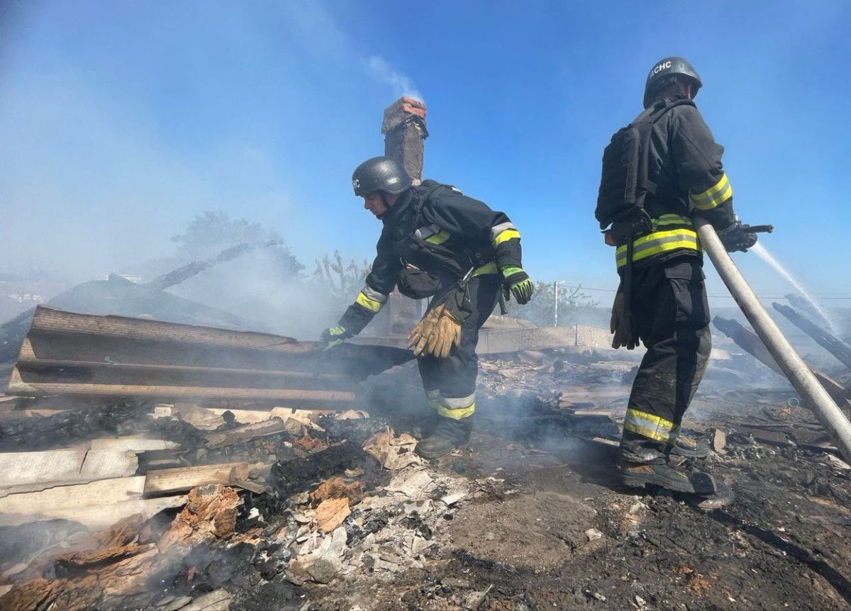 Nikopolgram's tweet image. Nearly 40 russian attacks hit Nikopol district today — drones &amp;amp; artillery struck homes, schools, shops, power lines. 5 injured, incl. a 13-yo boy.