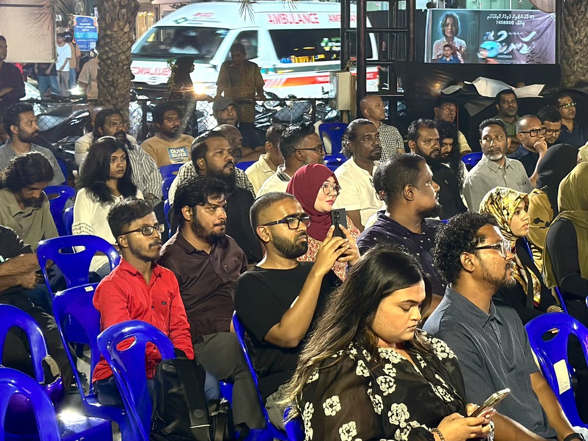 charly_thuthu's tweet photo. ހިޔާލާއި ފިކުރަކު ތަޅެެއް ނޭޅުވޭނެ.

ރައްޔިތުން ނިކުމެއްޖެ. ދެންވާނީ ގި��ަ.

#Vakkanforuvaabill 
#ctrlbillbeyrukurey #CTRLehNukureveyne https://t.co/ZFS2o61Nq7