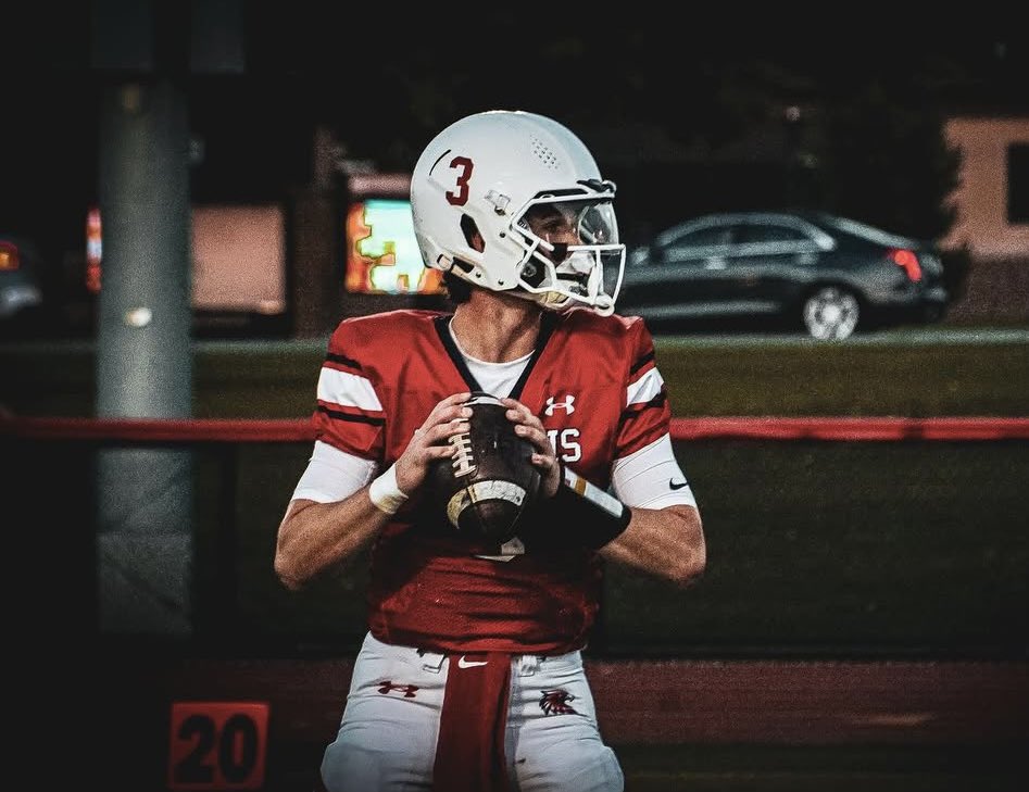 Iroquois Red Hawks Football (@ihs_redhawksfb) on Twitter photo After a tough week 1, the Hawks bounced back with a huge divisional win over Depew!
Senior <a href="/JustusKleitz/">justus kleitz</a> had a strong night going 20-29 for 278yds 4 TD, 7 rushes for 40yds!
This puts him at 7,385yds on a career just 213yds away from the great Jerry Hickson! After a tough week 1, the Hawks bounced back with a huge divisional win over Depew!
Senior <a href="/JustusKleitz/">justus kleitz</a> had a strong night going 20-29 for 278yds 4 TD, 7 rushes for 40yds!
This puts him at 7,385yds on a career just 213yds away from the great Jerry Hickson!