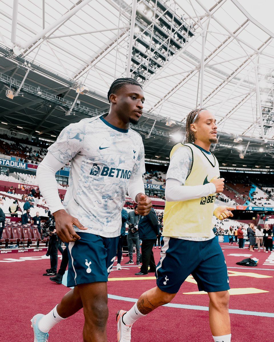 Tottenham Hotspur (@spurs_tha) on Twitter photo ใกล้คิกออฟ ⏳
#WHUTOT #COYS ใกล้คิกออฟ ⏳
#WHUTOT #COYS