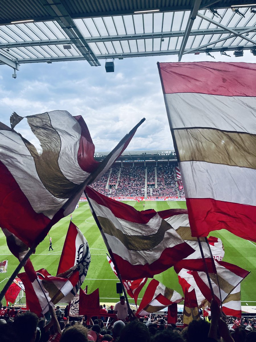 wormselmenschen's tweet photo. 🔴⚪️🟡 1. FSV Mainz 05 e. V. 🟡⚪️🔴

Leider geht auch das zweite Heimspiel gegen Leipzig verloren. Nach unserem Ermessen war die Leistung unseres FSV nicht schlacht. Vor allem in der ersten Hälfte konnte unsere Offensive ein paar schöne Ballstafetten zeigen.

#mainz05 https://t.co/x1PZnmtM3Q