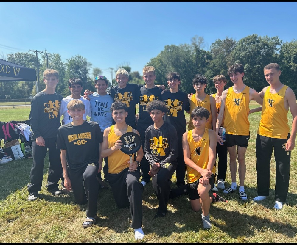 Congrats to Boys XC for taking a top 10 finish at the TCNJ High School Invitational. Team was led by Matteo Balestrieri, Ben Torres, Sebastian Patino, Noah Diodenet, and Brody Scully all with sub 20 runs. 
#hardworkpaysoff