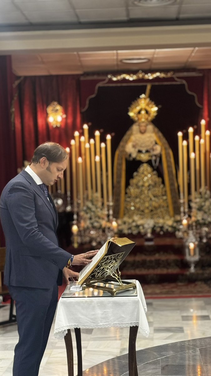 JURA DE CARGOS 

En el día de ayer tuvo lugar la jura de cargos de los miembros de la nueva junta de gobierno de la Hermandad, al frente de nuestro querido hermano mayor, D. José Espinel Calderón. 

Que Jesús Despojado y María Santísima del Dulce Nombre nos guíen en este camino.