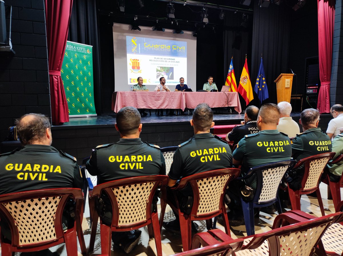 📸 Intensa activitat sindical durant estos dies per part de representants de <a href="/UnioLlauradora/">La Unió Llauradora i Ramadera</a>:

✅ Xarrada a La Romana (Vinalopó) presentació del pla de seguretat de la campanya recollida raïm embossat <a href="/guardiacivil/">Guardia Civil</a> 

✅ Fira de <a href="/ajmorella/">Ajuntament de Morella</a> que ja va per la 787 edició 

Seguim!