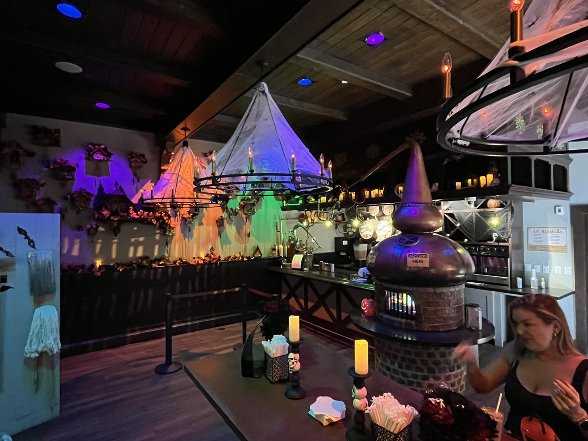 I was skeptical about <a href="/BuschGardensVA/">Busch Gardens Williamsburg</a> turning Burgermeisters into an open bar, but they did a great job with the seasonal decorations. I would still love like one show a day, or at least seasonally. Kein Bier!
