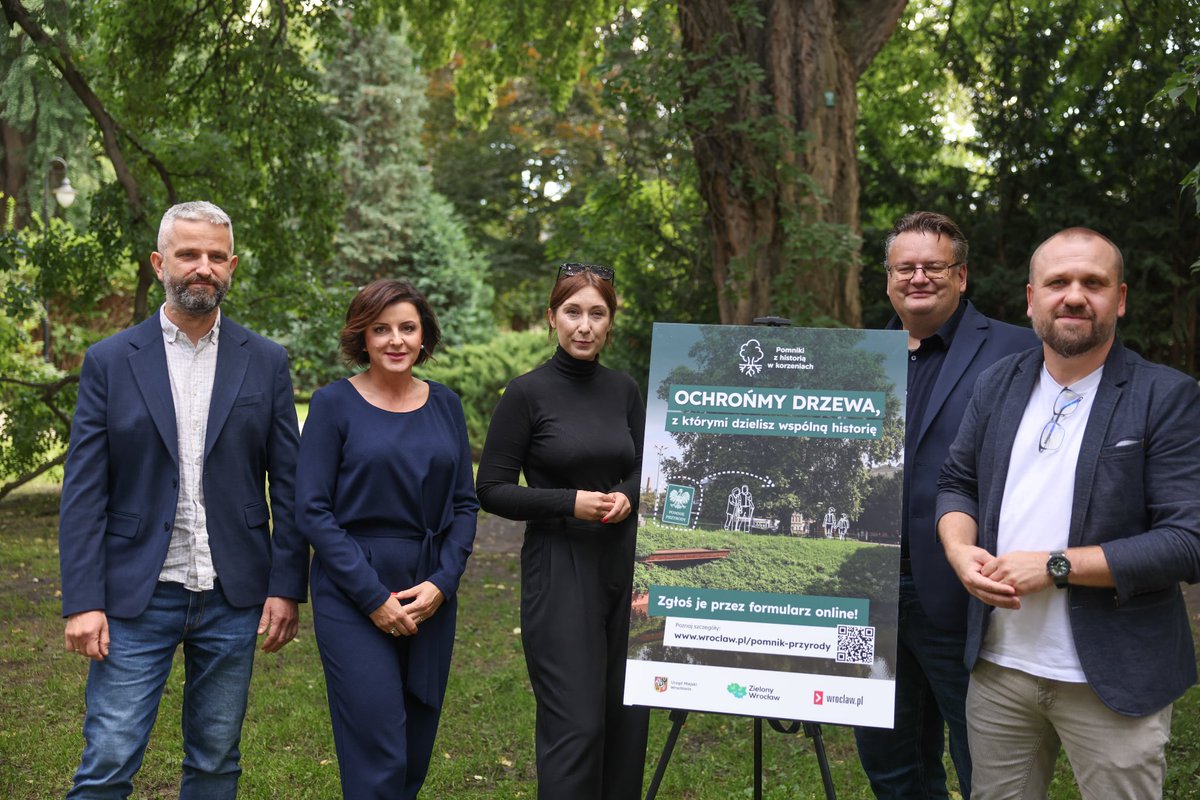 15 września ruszy we Wrocławiu program „Pomnik z historią w korzeniach”. Przez specjalną aplikację mieszkańcy będą mogli zgłaszać drzewa i krzewy, które warto objąć szczególną ochroną (np. pozostanie pomnikiem przyrody) i opieką. Szczegóły: wroclaw.pl/zielony-wrocla…
