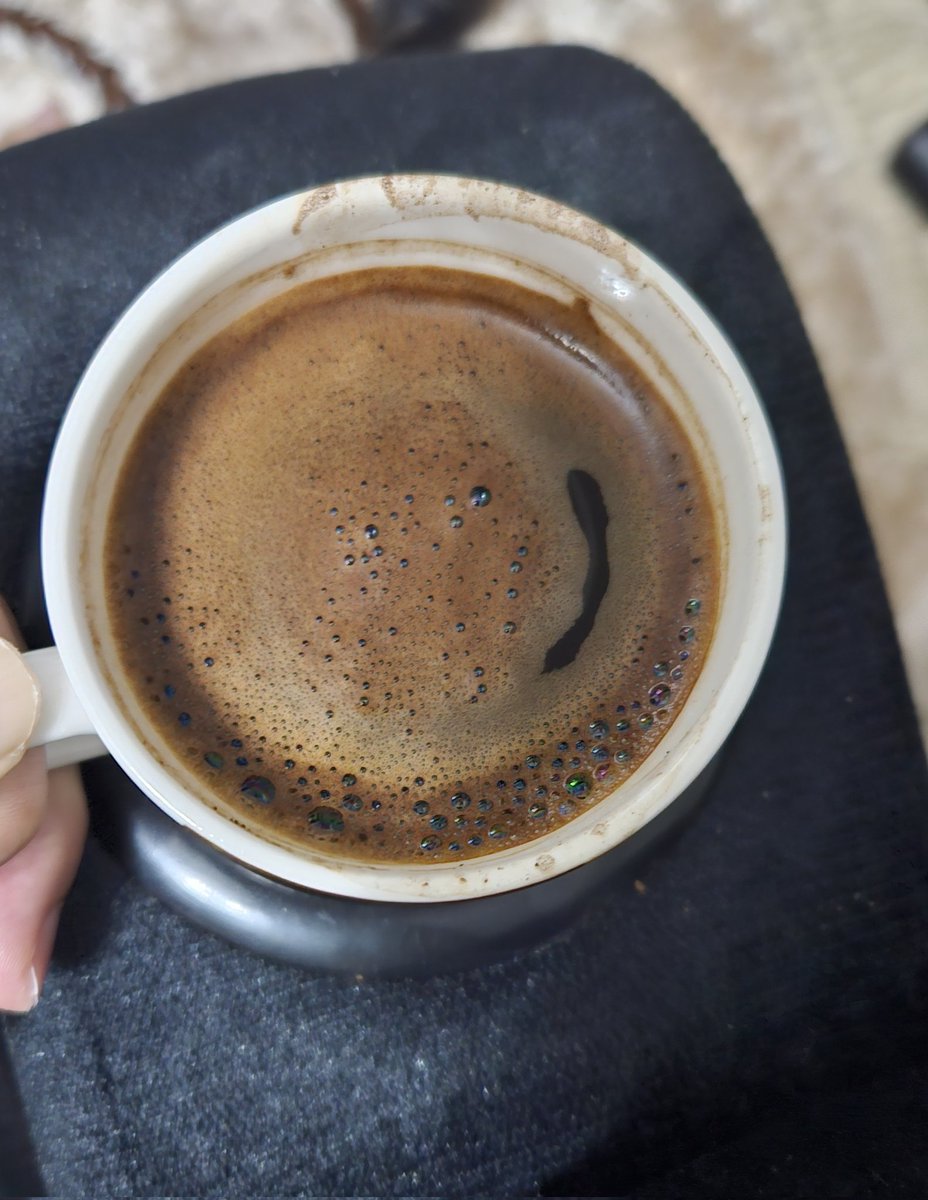 مراحلي مع القهوة التركية
قبل كم شهر مرة كل اسبوعين بعدها مرة بالأسبوع بعدها كل يومين بعدها كل يوم الحين مرتين في يوم
ان شاء الله ما تزيد عشان ما ارجع انتكس
وارجع واقولها الي ما جرب قهوتي فاته الكثير