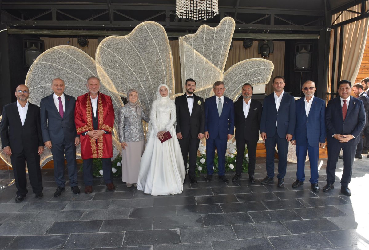 Ayşe Nur ve Ahmet Furkan çiftine bir ömür boyu mutluluklar dileriz.🧿

Genel Başkanımız Sayın Ahmet Davutoğlu, Genel Başkan Yardımcılarımız ve teşkilat mensuplarımızla birlikte, Genel Başkan Yardımcımız Sayın Zekayi Doğan’ın kıymetli kızının düğün merasimine katılarak bu özel