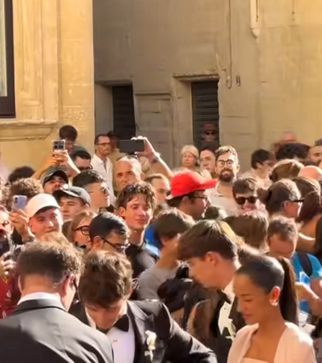 marrlec's tweet photo. this is HIS BROTHER’S WEDDING!!! NOT A FERRARI EVENT
how is this possible? how is this normalized i feel so sorry for Charles, Lorenzo and the entire family https://t.co/j5ZOFCuHxb
