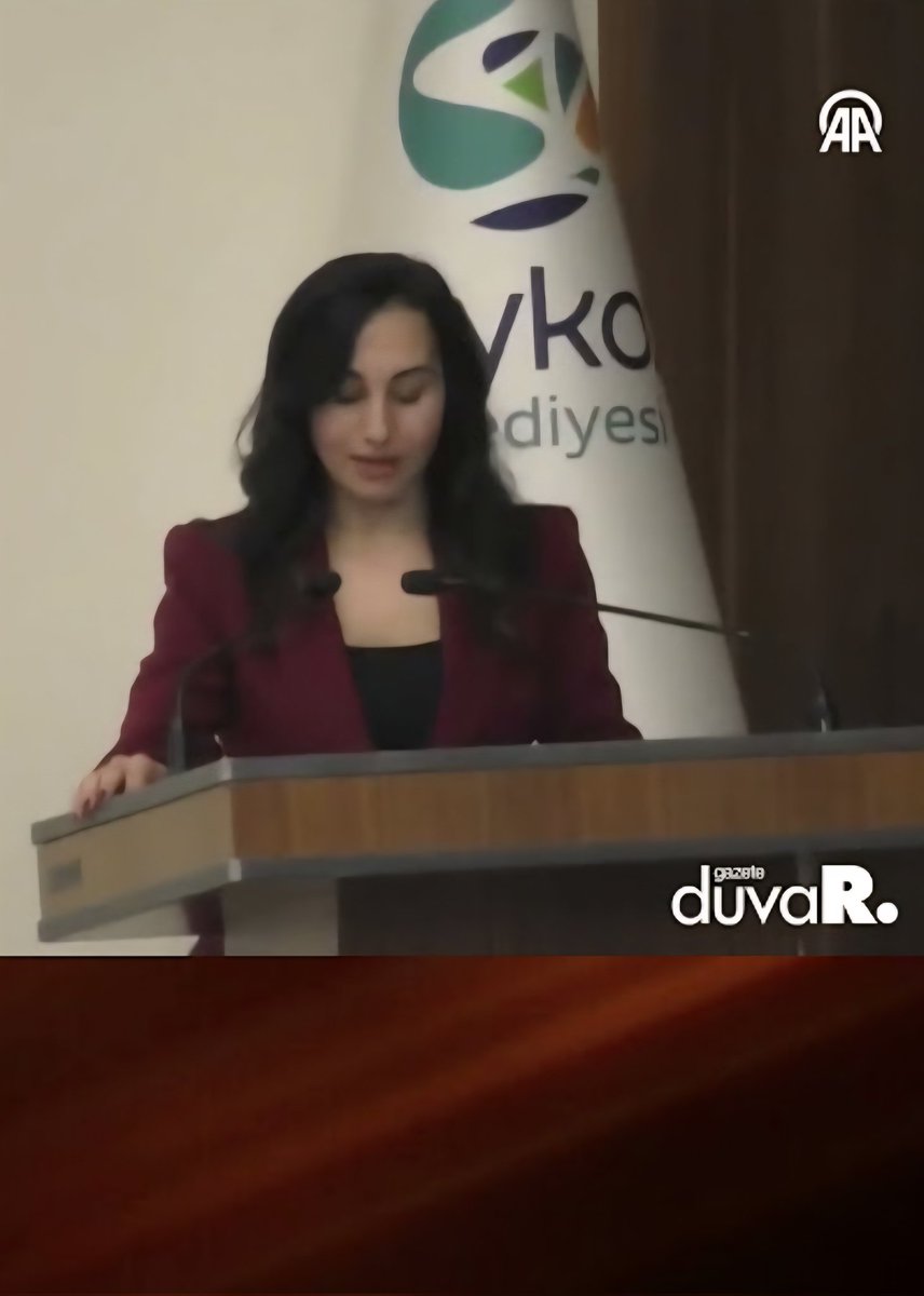 Özlem Vural
Halkın gözünde siyaseten beş kuruşluk bir değerin bile kalmadı , bunu hatırlatayım dedim .
Herkes kendine yakışanı yaparmış.