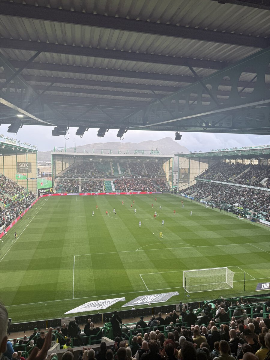 Mon the Hoop-bernian. 

That top is a thing of beauty 😍
