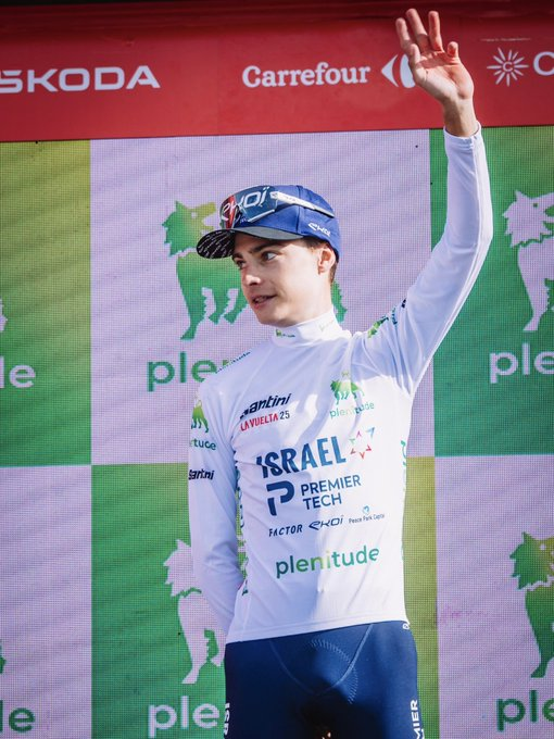 FMBikerOK's tweet photo. Hola.
A todos los inadaptados q han intentado boicotear @lavuelta  los invito mañana disfruten viendo como en el Paseo del Prado un corredor del @IsraelPremTech y con la jersey del #IPT subirá al Podium a recibir la camiseta blanca del Ganador de los Jóvenes. #AmIsraelJai https://t.co/h2zCSNyLLn