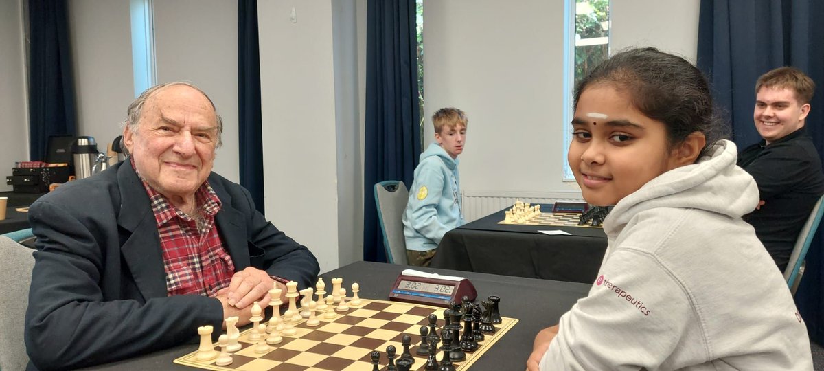 ecfchess's tweet image. ♟️ Chess unites generations! At today’s UK Open Blitz Qualifier in Cardiff, James Sherwin (92) faced Bodhana Sivanandan (10) — an 82-year age gap across the board. ✨

You can still enter future blitz qualifiers here 👉 britchess.wufoo.com/forms/2025-uk-…
📸 Thanks Fanella Headlong!