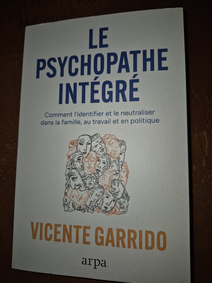 #ElpsicópataIntegrado se publica en Francia! Mi gratitud a <a href="/arpaeditores/">Arpa Editores</a> por su confianza en mi trabajo 😃