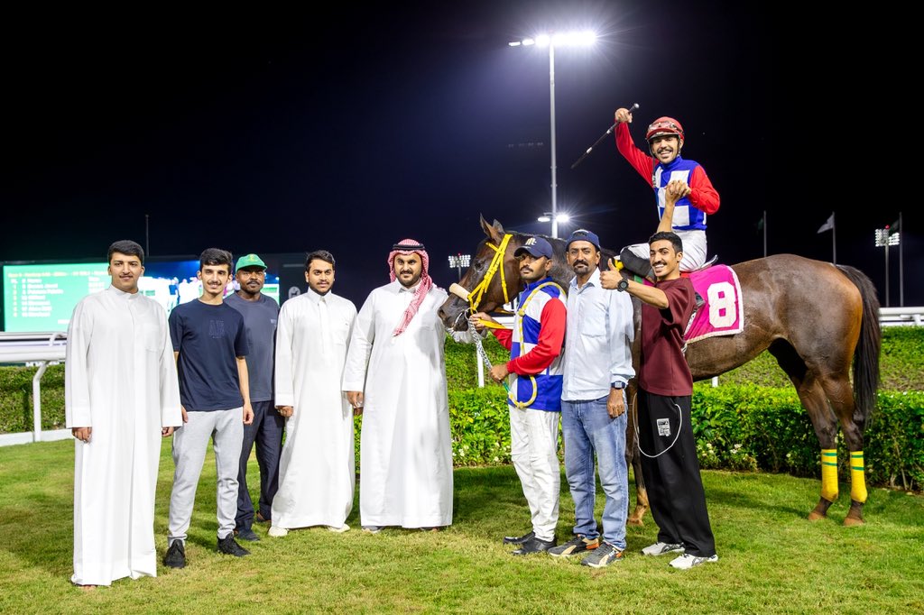 FrusiyaClub's tweet image. نتيجة الشوط الـ 9 الحفل ( 16 ) 

◻️الفائز : ديزيرت جويل
◻️المالك : ناصر سعيد خضران المطيري
◻️المدرب : سلمان العضياني
◻️الخيال : ذرب التمياط
◻️المسافة : 2000م

#نادي_سباقات_الخيل🐎
#موسم_سباقات_الطائف