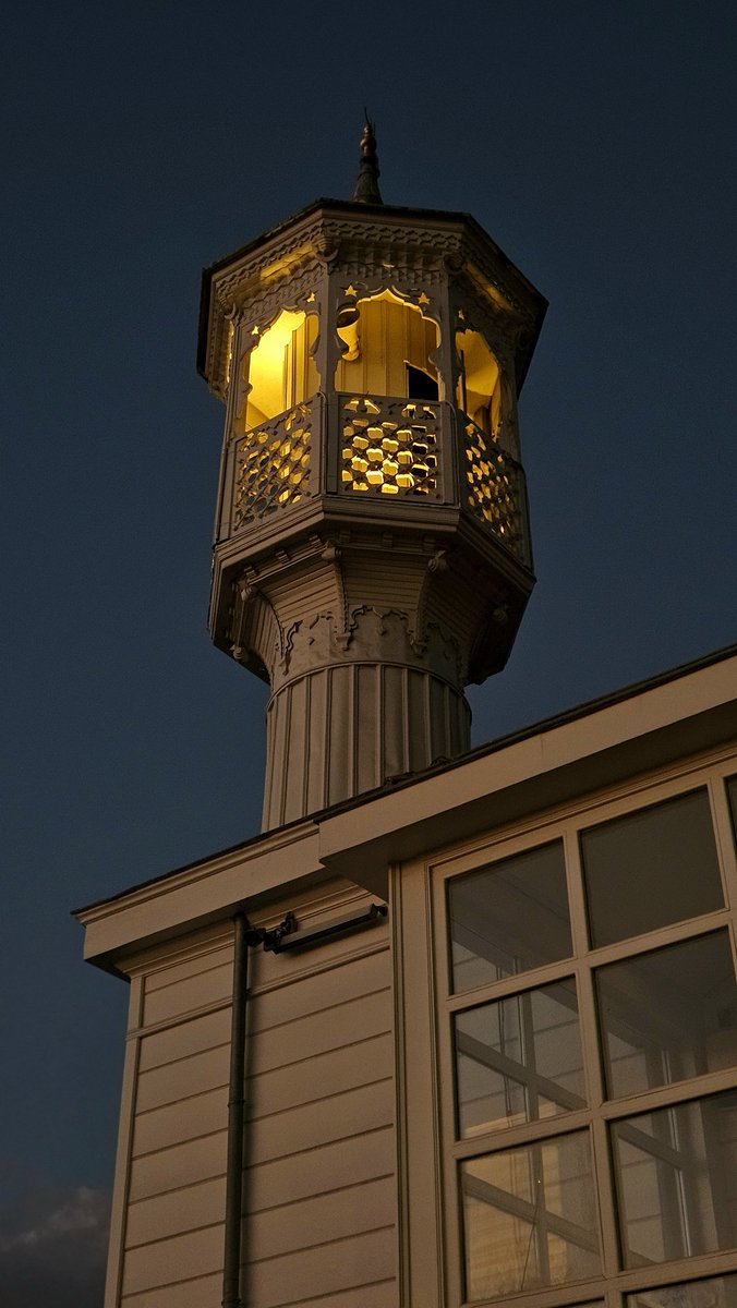 kendi savaşının içindeyken bile
başkalarını düşün.

selamet isteyenleri unutma...