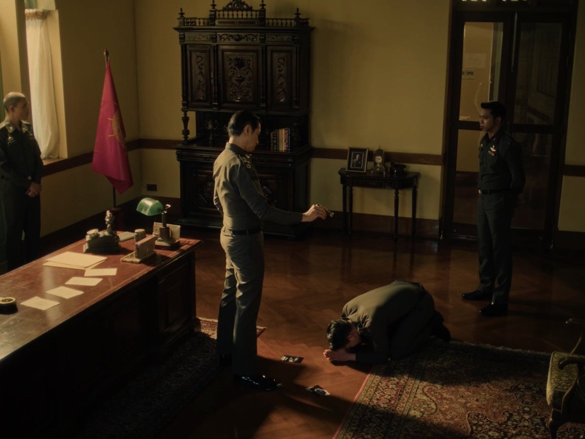 มีคนถามว่าคนแบบประชาจะโดนอะไรไหม 
ถ้าในโลกของความจริง คนแบบประชาหรือเจ้านายของพวกเขา ไม่ว่าจะ
ปี 16 
ปี 19 
ปี 35
ปี 53
ปี 63
ไม่เคยมีใครถูกดำเนินคดี ทุกคนมีชีวิตยืนยาว สุขสบาย เป็นที่เคารพในวงสังคม ไทย แก่ตายและจัดงานศพอย่างยิ่งใหญ่

#ShineEP7