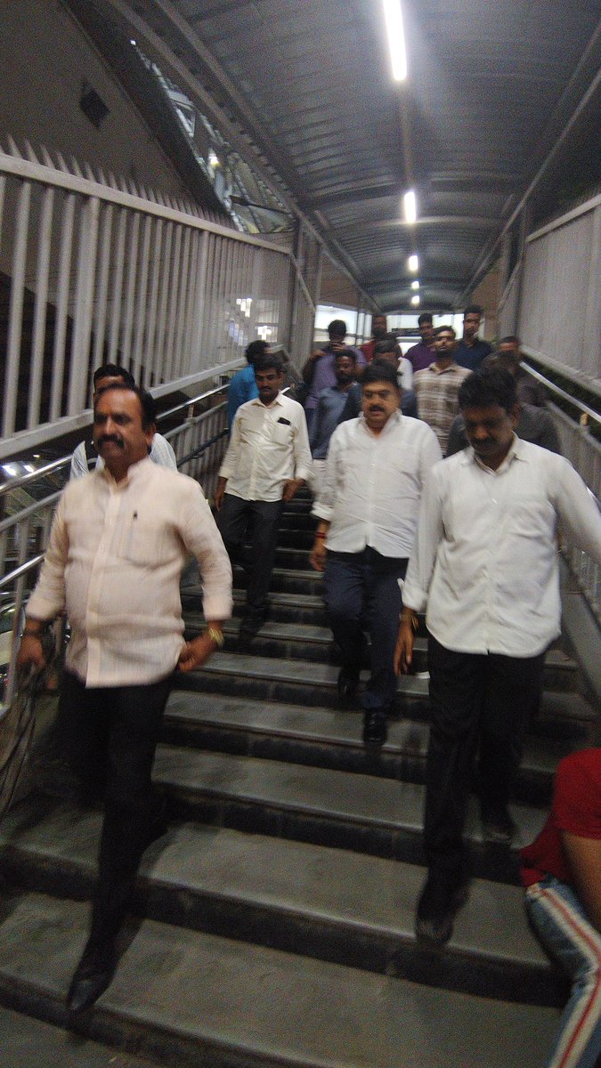 BJPRangaReddyTS's tweet image. After the #Sherilingampally meeting, I accompanied BJP Telangana President Shri @N_RamchanderRao Garu on a Metro ride from Miyapur to LB Nagar. True leaders stay grounded, while BRS &amp;amp; Congress failures leave Hyderabad flooded &amp;amp; stranded. @BJP4Telangana #CongressFailedTelangana