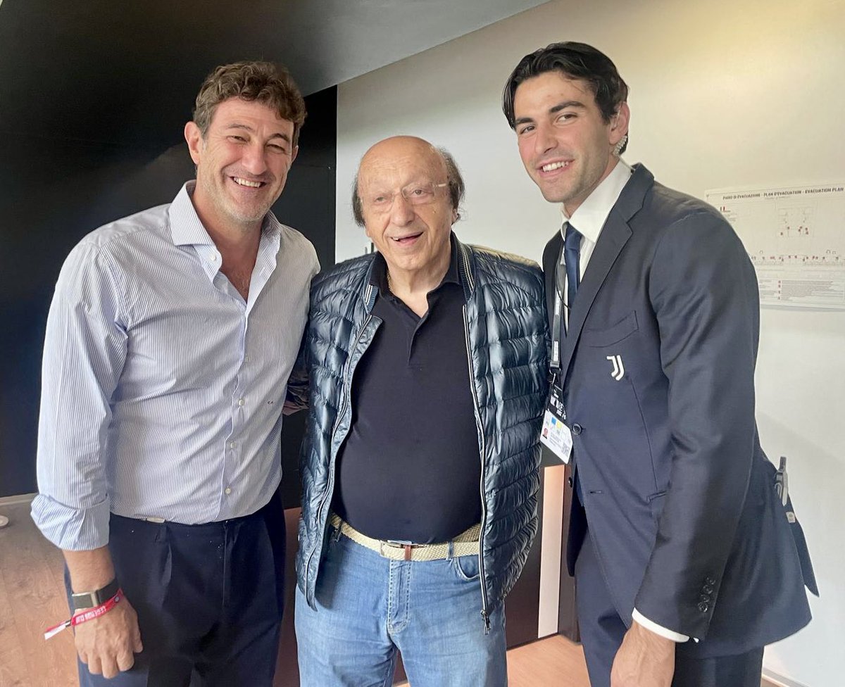 LucianoMoggi's tweet photo. Pronti per #juveinter.
#juve #juventus #inter #campionato #seriea https://t.co/Gc3T5yk1ll
