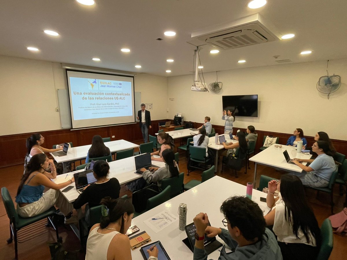 El Prof. Dr. <a href="/prof_gian/">Author. Gian Luca Gardini</a> y catedrático #JeanMonnet en la <a href="/uniud/">Università di Udine</a> estuvo esta semana en el <a href="/CEE_USFQ/">Centro de Estudios Europeos USFQ</a> como investigador invitado. Se reunió con el director <a href="/rdandoy/">Régis Dandoy</a> y ofreció una charla especial a estudiantes de ciencia política