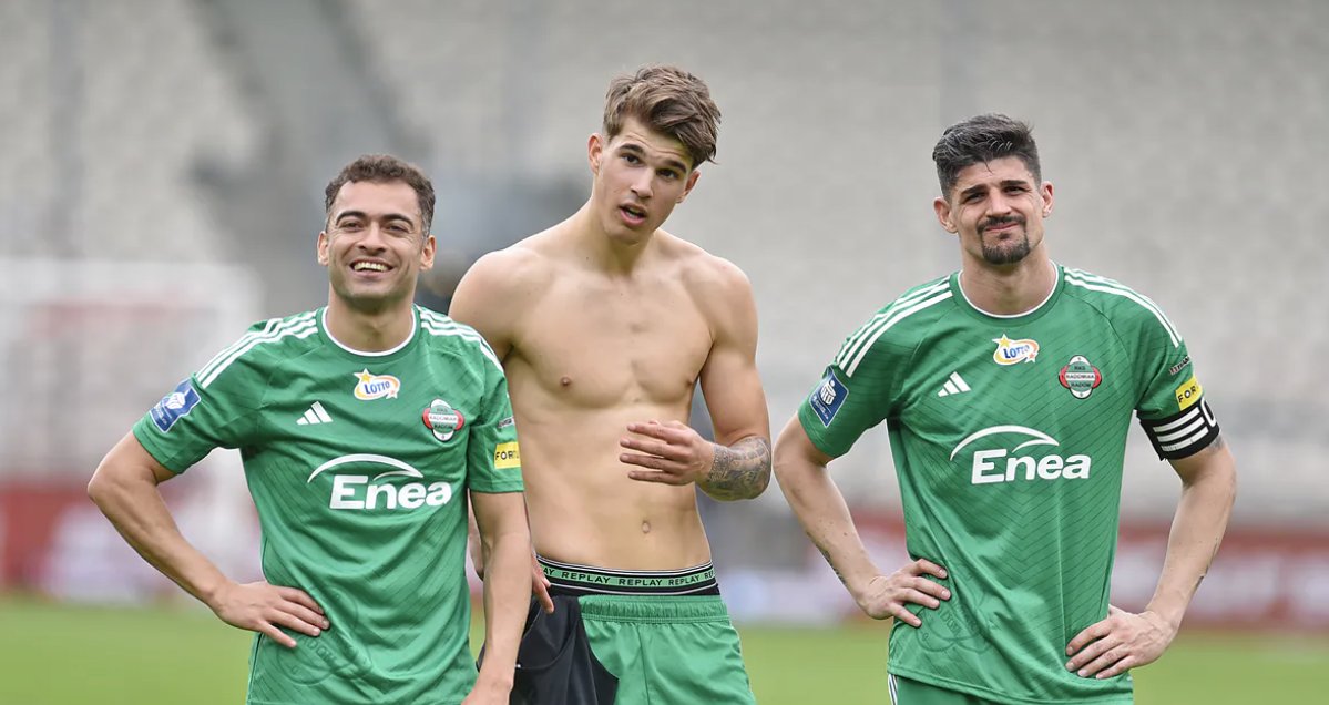 Luka Vusković prawdopodobnie ma obecnie flashbacki ze stadionu przy ul. Józefa Kałuży w Krakowie. W Radomiaku zadebiutował, wchodząc na boisko z ławki w przegranym 0:6 meczu z Cracovią.

Dziś debiut w barwach Hamburgera na Allianz Arenie w meczu przeciwko Bayernowi. Po 25.