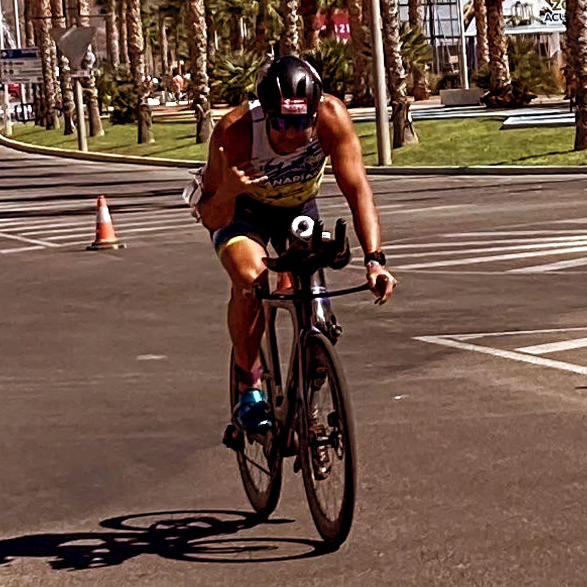 🏆 Lionel Morales <a href="/Lionelmg/">Lionel Morales Gnz</a> se corona Campeón de España en Águilas en el Campeonato de Triatlón Paralímpico PTS2 con 01:13:03. Una victoria que sabe a triunfo sobre la adversidad: hace 11 años, estaba en coma tras un golpe de calor. 💪🇪🇸 #TriatlónParalímpico #Canarias #Campeón
