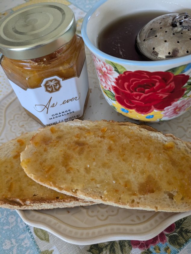 LisaAnother's tweet image. Enjoying a brisk morning in the Rockies with #AsEver Orange Marmalade on a good Italian loaf.  #DuchessofSussex #MeghanSussex