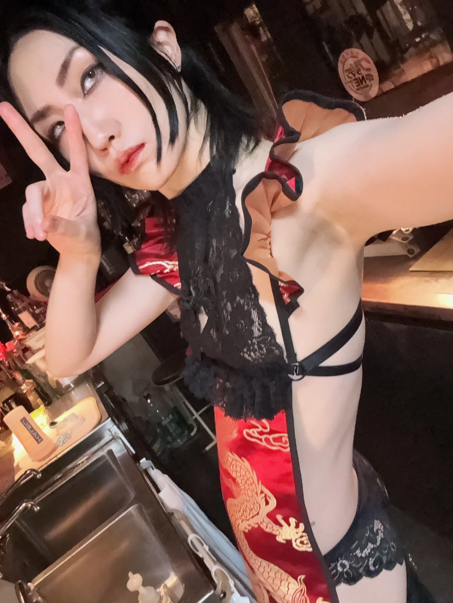 本日も誠にありがとうございました〜✨
いやはやめちゃくちゃワイワイ賑やかな夜で、たくさん笑って最高の夜でした🎶

本日は後ろ側の防御力がほぼゼロ！
この心許なさを楽しめるようもう少し尻を鍛えます🍑