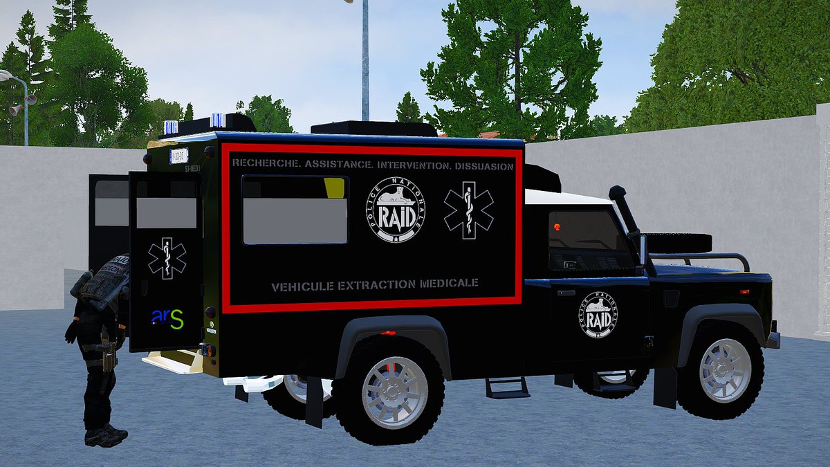 Le RAID de la @pn_a4l a déployé pour la première fois son nouveau véhicule d'intervention utilisé par le Médecin de son groupe.
Cet équipage, formé par le SAMU A4L, vise à assurer l'appui sanitaire de ses coéquipiers mais aussi le secours des victimes en situation de crise.