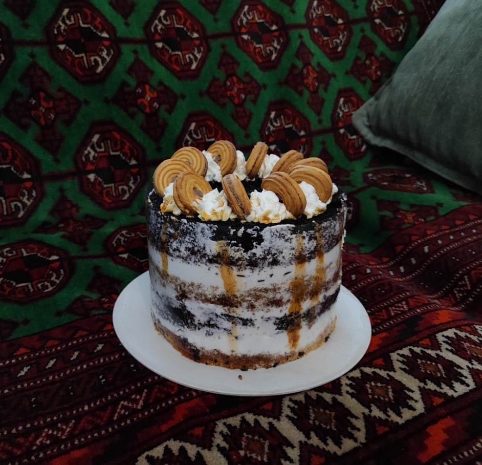 انقدر کسی از پیج قنادیم تو اینستا سفارش نگرفت بستمش:)
قدر کیکامو ندونستین نامردا