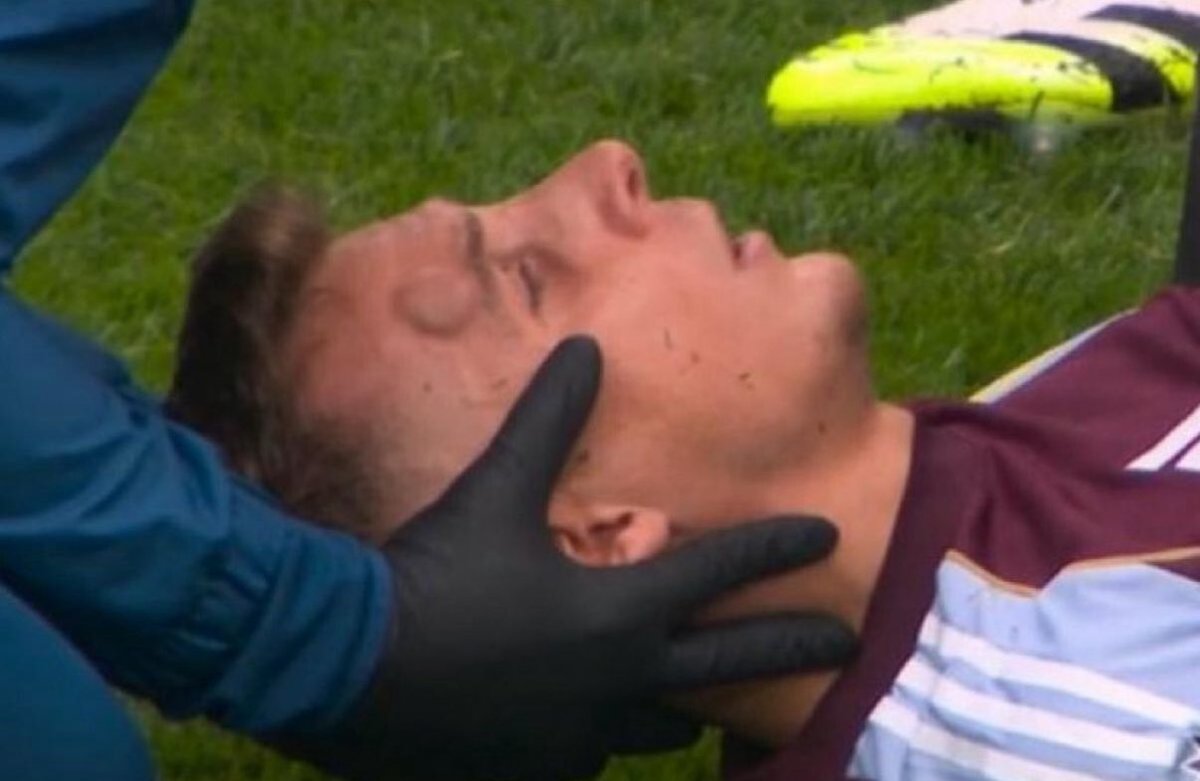 Hope all is well with <a href="/LucasDigne/">Lucas Digne ⭐️</a>, one hell of a whack! #AVFC