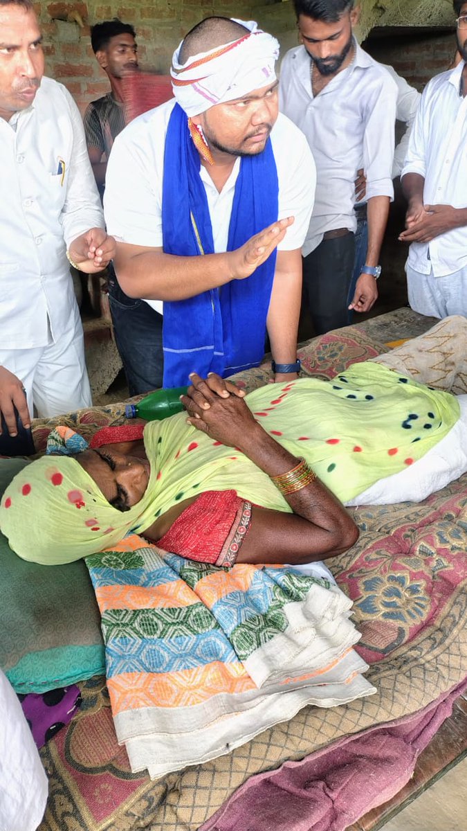 pasisamaj181's tweet photo. ग्राम सभा सिरसिरा थाना सलोन रेखा पासी मामले में अभी तक रायबरेली प्रशासन के कान में जूं तक नहीं रेंगी, महोदय पीड़ित को न्याय सुनिश्चित करें समाज में आक्रोश है
@SPRaebareli @raebarelipolice @Uppolice @Igrangelucknow @dgpup @myogiadityanath @RahulGandhi @yadavakhilesh @SwamiPMaurya https://t.co/MkHev2H1Au