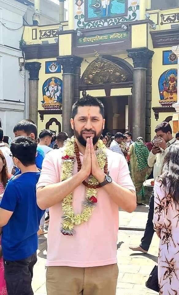 यि काला कांग्रेस मालेसाले खाउबादि जिनजि रे हरामखोर लुटेराडाका हरू बिच बिचमै नाचदै छ