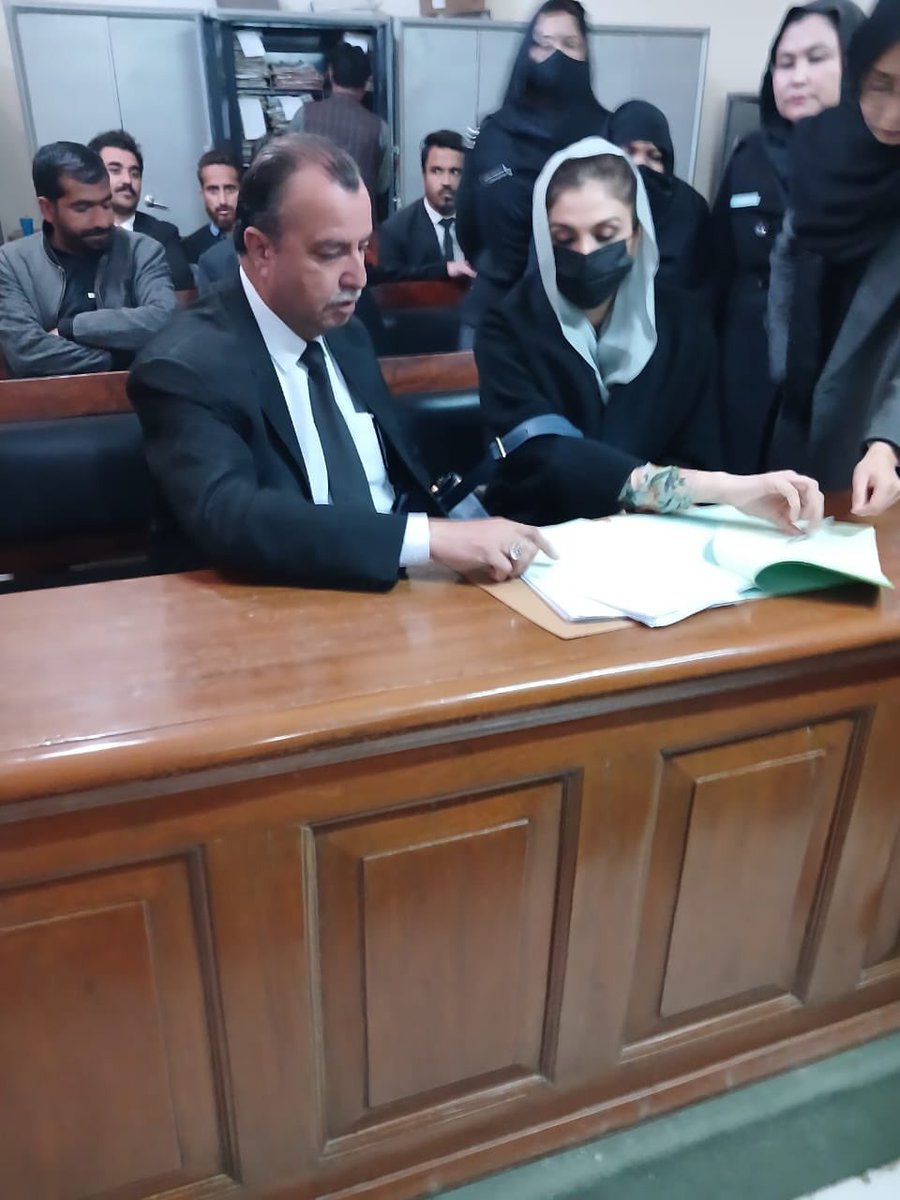 خدیجہ شاہ کی انسٹاگرام پر پوسٹ:

 "مجھے 5 سال کی سزا سنا دی گئی ہے لیکن ابھی تک کوئی تحریری حکم نہیں دیا گیا۔ جج نے فیصلہ لکھنے سے پہلے ہی مجھے مجرم ٹھہرا دیا۔ اس گھناؤنے عدالتی مذاق کو لکھنے کے لیے جج کو اب کافی ذہنی مشقت کرنی ہوگی۔

اس دوران پنجاب پولیس میرے سسرال والوں کے