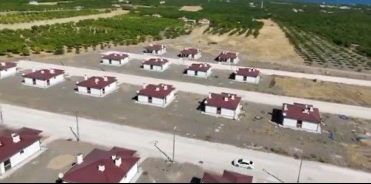 #Malatya’mızın Kale ilçesi, Bent Mahallesi’nde yapımı tamamlanan 28 adet kırsal konutun hak sahiplerine teslim edilmeye başlanmış.

Hak sahiplerine hayırlı olsun!🇹🇷