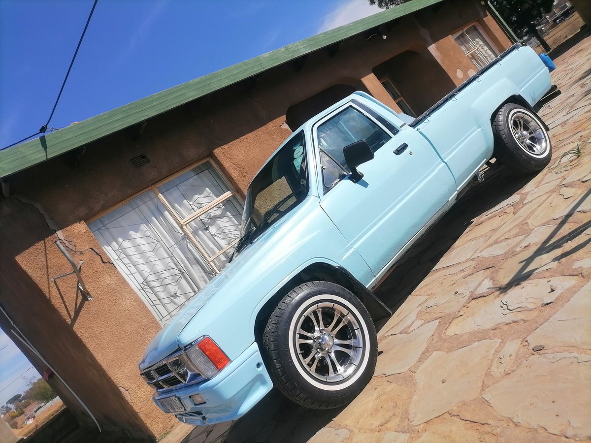 Ke ntse ke tsoelapele hole thusa ka nkukele Basotho ba batle... Local M350.00...
62004705