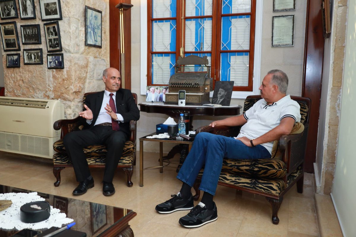 أرسلان يستقبل ممثّل الإدارة الذاتية لإقليم شمال وشرق سوريا في لبنان

استقبل رئيس الحزب الديمقراطي اللبناني الأمير طلال أرسلان في دارته في خلدة، ممثّل الإدارة الذاتية لإقليم شمال وشرق سوريا في لبنان عبد السلام أحمد على رأس وفد مرافق. وجرى خلال اللقاء عرضٌ لآخر المستجدّات السياسية