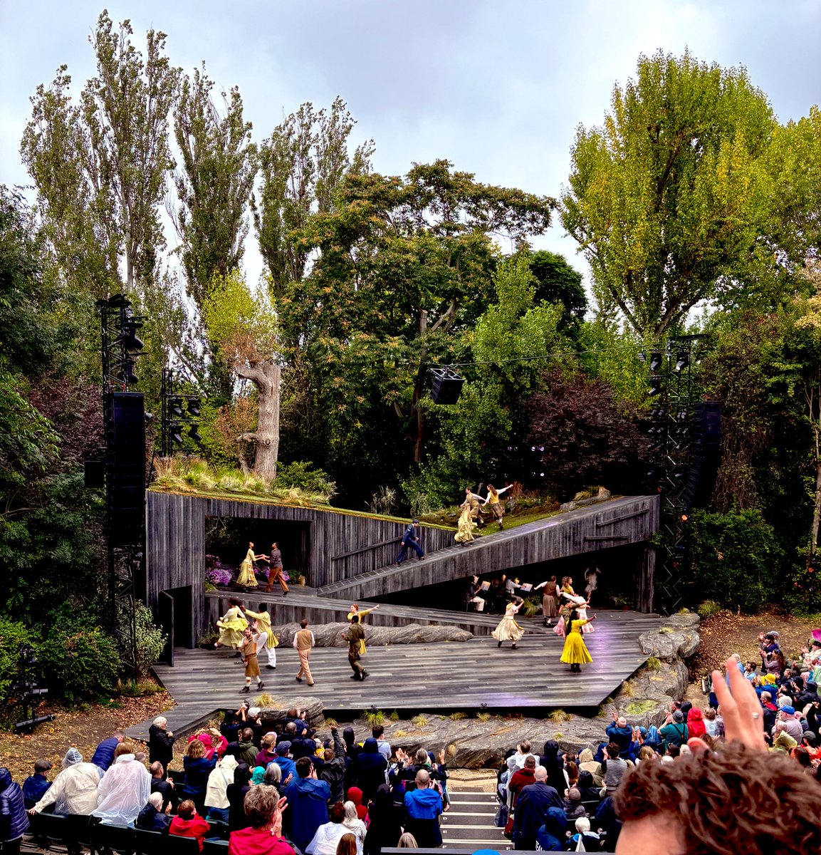⭐️⭐️⭐️ #Brigadoon at Regent’s Park Open Air Theatre last month 🎭

… And a bit of rain just added to the magic ☔️✨