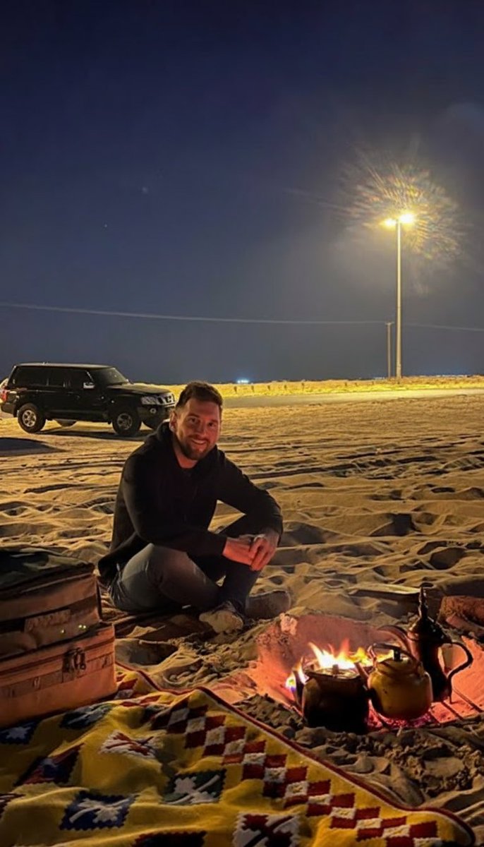 على رفقه الطيب نزيد العزوم عزوم
ونكسر على شانه خشوم الصعايب 

نحب العلا ومانطيح علشان نقوم 
حنا من الله فوق بلا كسب وطلايب