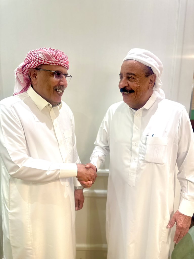 علي الكثيري (@aaalkathery) on Twitter photo زرتُ مساء اليوم سيادة اللواء أحمد سعيد بن بريك نائب رئيس المجلس الانتقالي الجنوبي بمقر إقامته بالعاصمة الإماراتية أبوظبي .. وخلال اللقاء جددت له التعازي في وفاة أخيه المغفور له عبدالله سعيد بن بريك وابن عمه الإعلامي سالم غالب بن بريك ..
وجدت أبا عصام كعادته مسكوناً بحب حضرموت زرتُ مساء اليوم سيادة اللواء أحمد سعيد بن بريك نائب رئيس المجلس الانتقالي الجنوبي بمقر إقامته بالعاصمة الإماراتية أبوظبي .. وخلال اللقاء جددت له التعازي في وفاة أخيه المغفور له عبدالله سعيد بن بريك وابن عمه الإعلامي سالم غالب بن بريك ..
وجدت أبا عصام كعادته مسكوناً بحب حضرموت