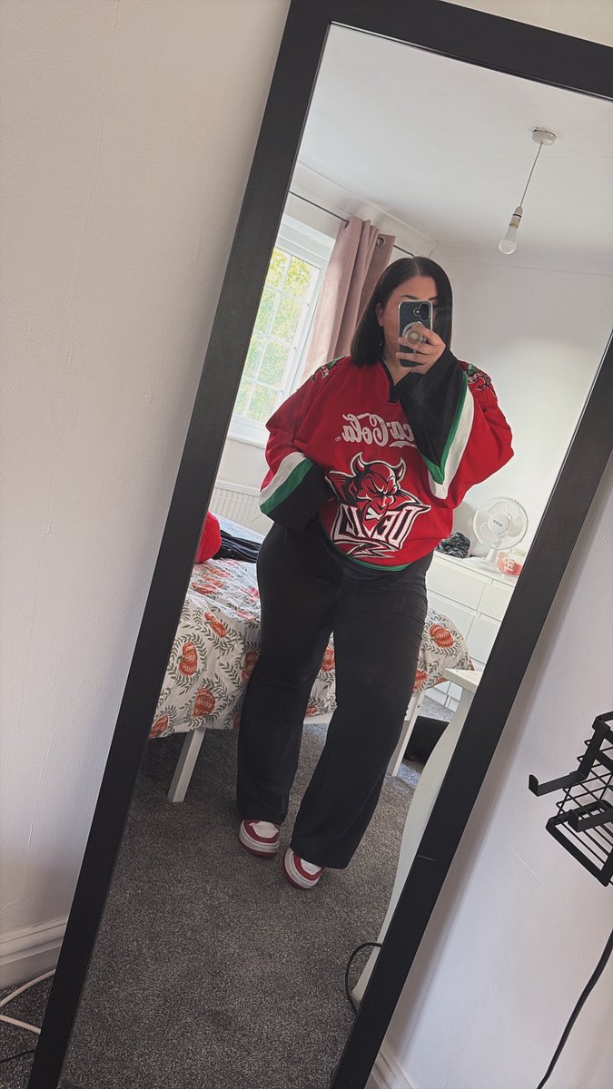 we are so back 🤘🏻😈 

ready for another szn of torturing myself by living in nottingham… the one place we can’t seem to get a win 🥲