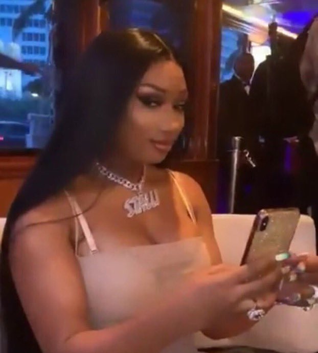 Yws: If we don’t act together people will think we broke up </3

Sq flabbergasted: we're not together how could anyone 
misunderstand?

Yanshen fandom: