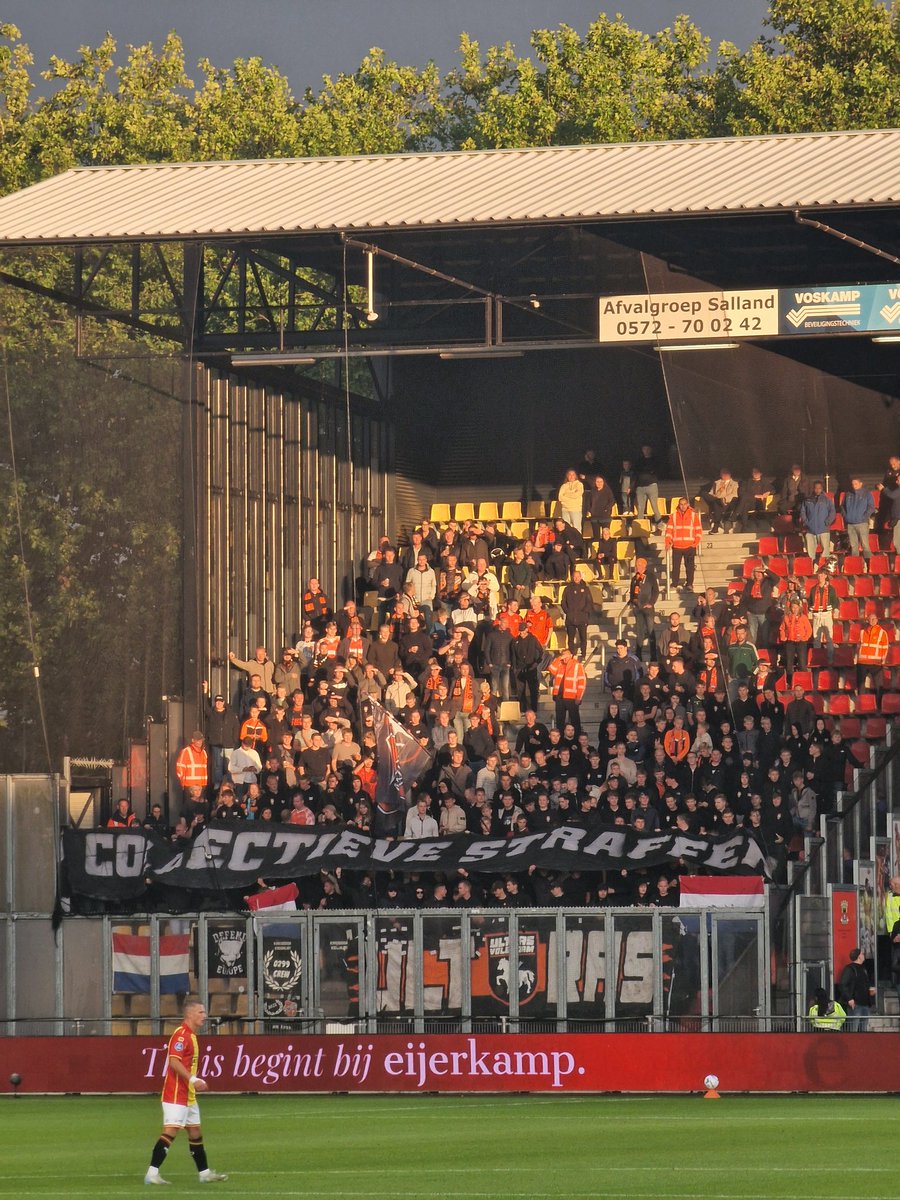 Downstar2's tweet image. #gaevol Volendam is pro collectieve straffen? 😂🙈